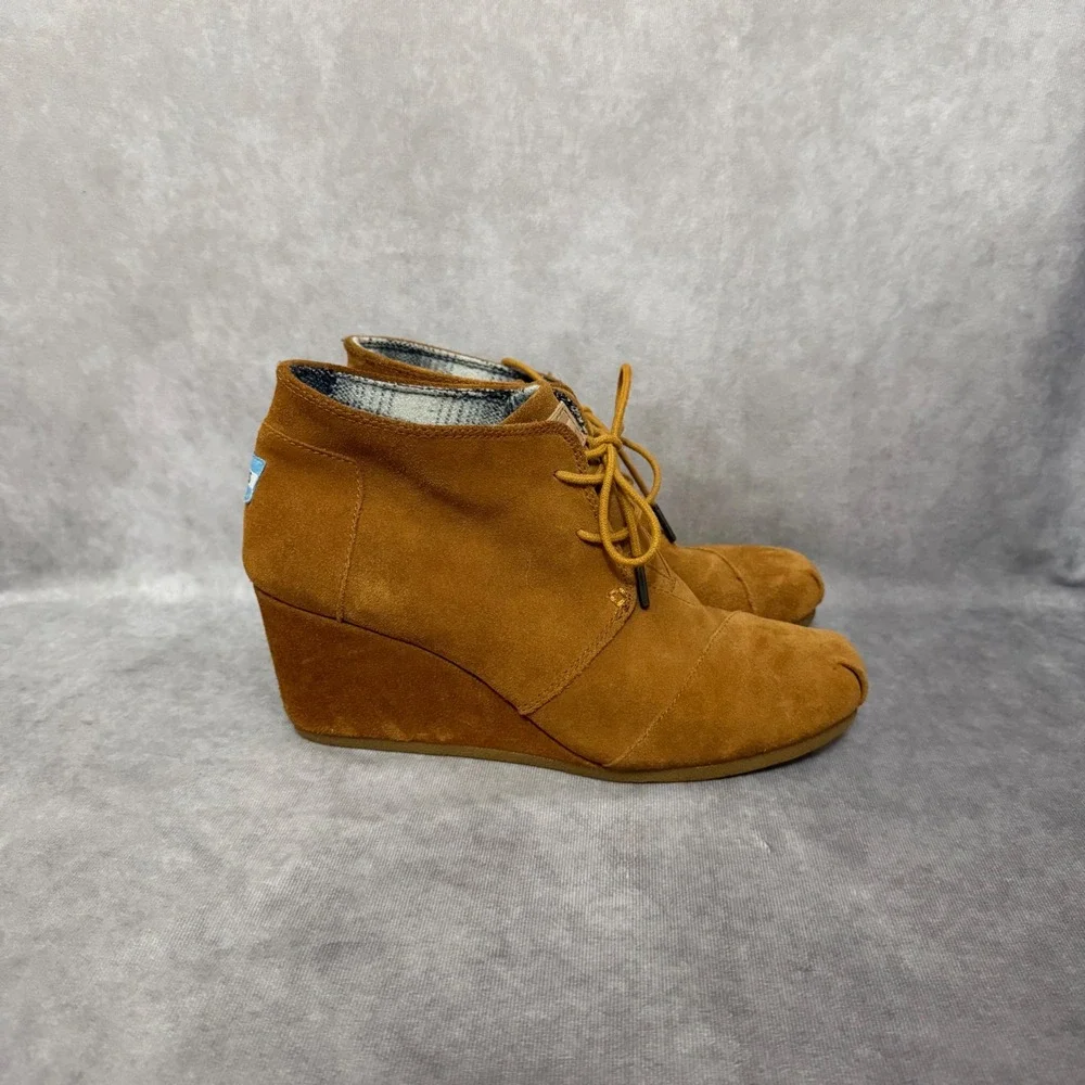 TOMS Desert Wedge Booties Womens Size 10 Brown Suede Lace Up Chukka Ankle Boots